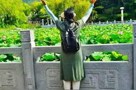 立秋时节，‌仰望苍穹，‌感受季节更迭之美图片