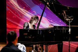 春节文体攻略 | 慈善音乐会暖意浓，轻音乐团奏响北外滩图片