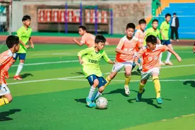 2024年市南区第35届“区长杯”中小学生足球比赛燃情开赛图片