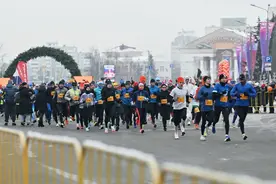 图片新闻|俄罗斯的冬季赛跑活动图片