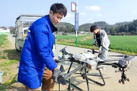 贵州金沙：无人机“飞防”作业 科技助农保丰收图片
