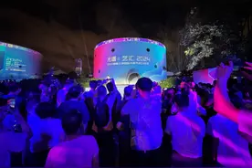 首届上海国际光影节徐汇分会场璀璨启幕！“文化+科技” 点亮西岸滨江图片