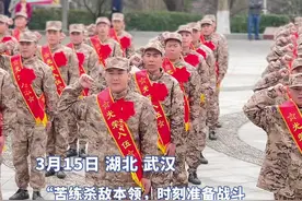 热血儿郎从军报国，硚口区为2024年春季新兵送行图片
