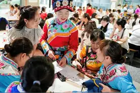 四川北川：指尖上的传统技艺 让非遗传承绽放时代之花图片