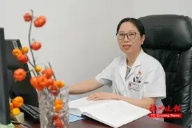 福州这位女医生，太忙了！图片