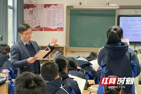 株洲市官孟琼高中语文工作室到渌口区三中开展送教下乡活动图片