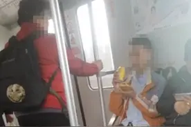 “我买了票！”年轻小伙坐爱心座拒绝老人让座要求，上海地铁发声图片