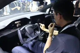 马斯克直播特斯拉自动驾驶 1200万人围观“惊险一幕”图片