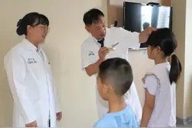 太可怕！8岁女儿近视1500度、6岁儿子也800度！检查结果让妈妈傻眼了图片
