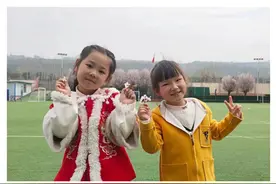 花香四溢，黏土印春——西安市灞桥区三殿中心幼儿园中班黏土印花活动图片
