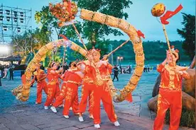 “一样的热闹气氛，一样的美好团圆”图片