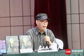 传习志愿者对话王仁湘：三星堆用现实主义手段表现神话传说｜名人大讲堂图片