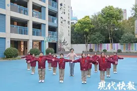校长携手街舞社萌娃，一起加入“加加舞挑战”！图片