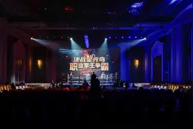 全国12位拳手现场参赛！“决战星光岛 职业拳击争霸”在青岛落幕图片