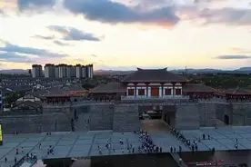 陆良：璀璨夏夜舞起来图片
