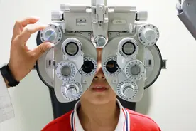 国家卫健委：2022年我国儿童青少年总体近视率51.9%，较2018年下降1.7个百分点图片