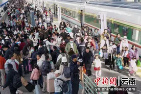 昆明铁路公安春节保障大理站临时候车区 让守护不“临时”图片