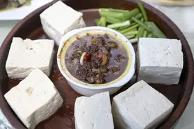 10月谣言榜丨吃豆腐或柿子得肾结石？喝咖啡致骨质疏松？别信图片