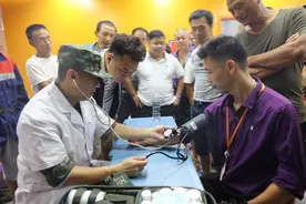 开展义诊 发放物资 武警为深汕合作区安置点群众提供暖心服务图片