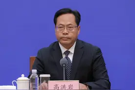 山东在全省高速公路收费站开通农机绿色通道，凭跨区作业证免费放行图片