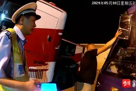 末班公交车被剐蹭，民警连夜帮追查肇事者图片