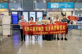 “兵”至如归！“浦兴·崇军专车”温暖老兵返乡路图片