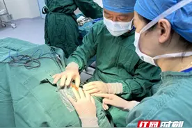 老人患眼病时刻“怒目圆睁” 长沙爱尔专病专治为其解决难题图片