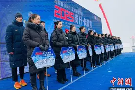 2025岗什卡滑雪登山邀请赛开赛图片