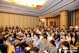 周末都在“补课”！为了孩子升学，杭州这些初中家长拼了图片