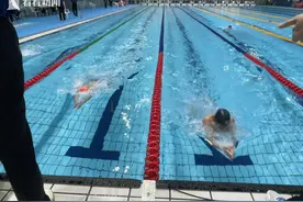 上海市中小学生游泳冠军赛举行图片