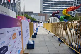 2024世界人工智能大会：“十八金刚”、虚拟小镇和AI摊贩图片