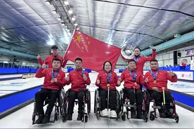 中国轮椅冰壶队获世锦赛冠军 5名运动员中3名来自黑龙江图片