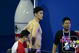 孙杨正在进行赛前训练（组图）图片