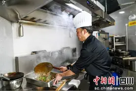 四川合江：幸福食堂暖意浓图片