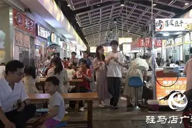 驻马店：夏日美食点燃“夜经济”图片