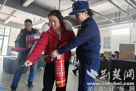 襄城消防借助顺丰快递将安全提醒“配送”到家图片