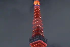 东京塔除夕夜点亮中国红 三浦祐太郎再现经典图片