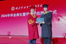昔日师生变成同事 长大后我就成了你图片