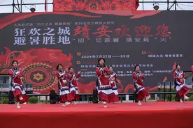 昭通大关：万人欢庆彝族火把节图片