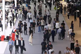 太帅了！2024广州车展首日，郑钦文来了图片