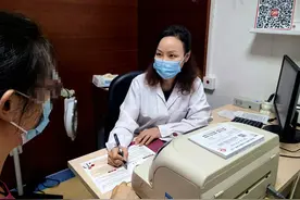 入夏以来特应性皮炎患者增多，专家谈要不要用激素、如何润肤图片