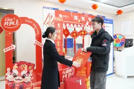 银行过年不打烊，暖心服务迎新春丨新春走基层图片