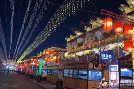 乌鲁木齐扮靓商业街备战夏日夜生活图片