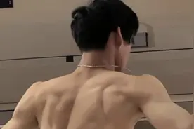当“下海”成为男大的新选择图片