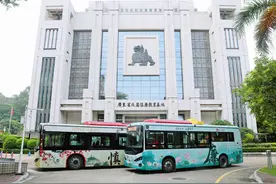 广州“育廉专线”主题公交发车图片