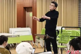 平均年龄六十岁 浙江七旬老人“带团”奏响热爱之音图片