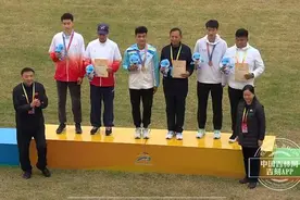 三级跳比赛， 他获得铜牌图片