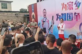通讯：中国奥运女拳王回家图片