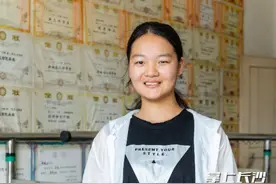 三姐妹同时考上心仪的学校，父母迎来“幸福的烦恼”图片