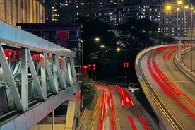 贺国庆，香港尖沙咀披上中国结霓虹“新装”图片